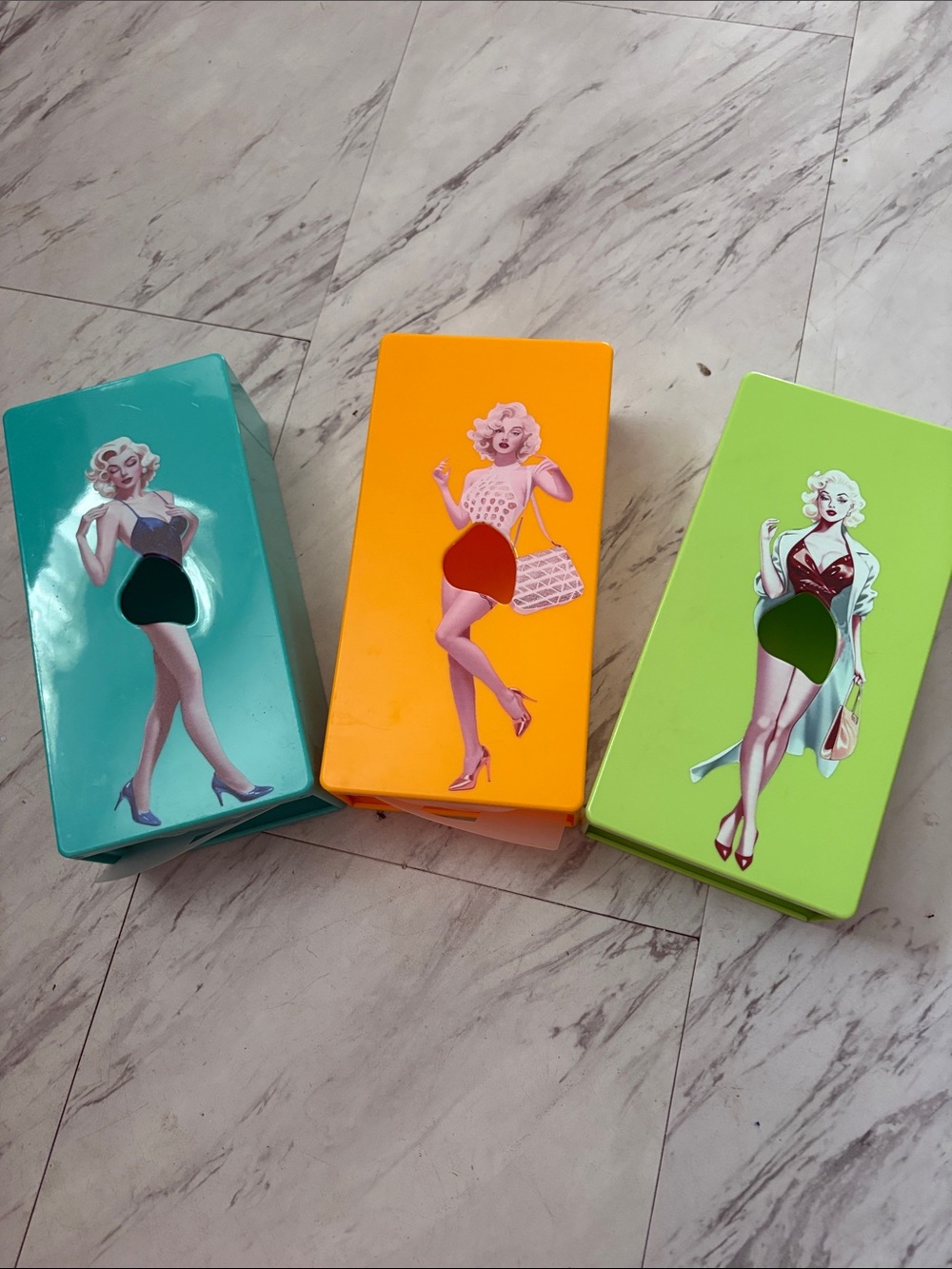 Vintage Pin-Up Tin Tissue Box Holder in Beige